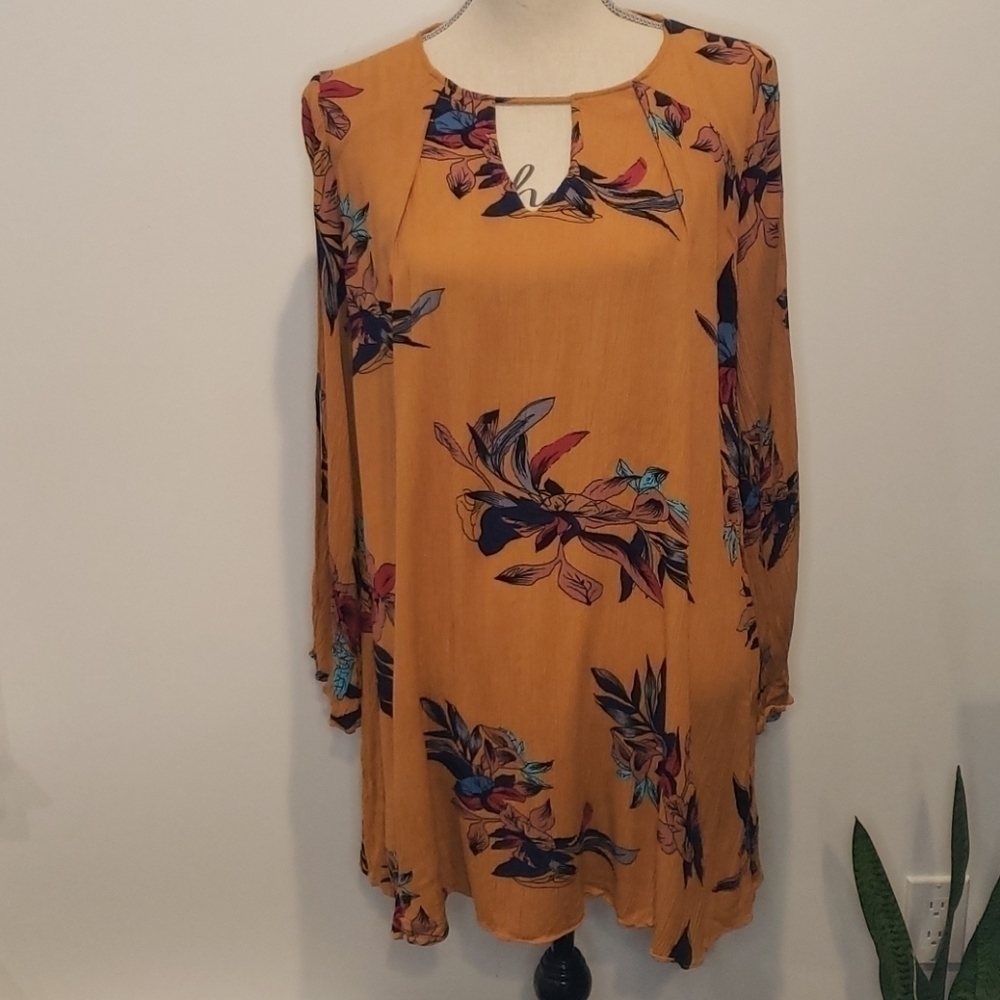UMGEE Cold Shoulder Bell Sleeve Crinkle Dress Tunic